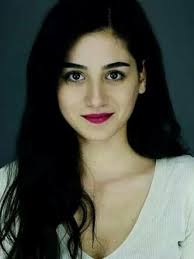 İstanbul üniversitesi devlet konservatuvarı tiyatro bölümü mezunudur. Sitare Akbas Turkish Actors Actors Girl