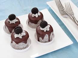 Charlotte and i are big fans of the fun on tiktok, from awesome craft ideas that we put out to our audience , to testing amazing ideas from other creators. Mini Chocolate Oreo Cakes Bakers Royale