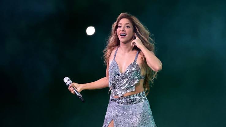 Alertan por posible exposición a sarampión en concierto de Shakira en Nueva Jersey - KSDY Canal 50 San Diego