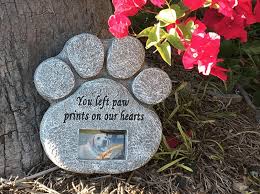 10 Precious Dog Headstones That You Can