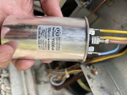 what causes a n ac capacitor the
