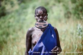 why mursi women put plate on lips dr
