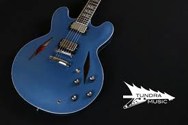 The guitar he is playing is the dave grohl signature model from gibson. Gibson Custom Shop Dave Grohl Limited Es 335 Pelham Blue Tundra Music Inc Vintage Guitars Store More Toronto
