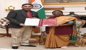 president murmu receives new voter id