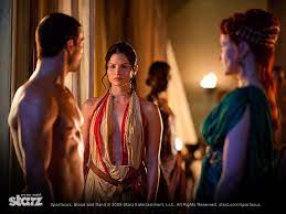 presses the knife to spartacus' stomach legend does call for the blood of a *dead* gladiator. Bild Zu Lucy Lawless Spartacus Bild Andy Whitfield Lucy Lawless Filmstarts De