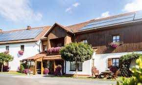 Someone who has a pension receives a regular sum of money from the state or from a former. Gasthaus Pension Sommer Nicht Daheim Und Doch Zuhaus