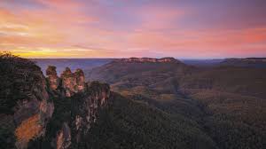 So you want to visit the blue mountains but you can't decide if you need to book a guided tour or if you can do it alone using public transport or a rental car? The Blue Mountains Nsw Find Accommodation Restaurants Walks
