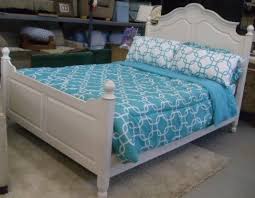 Queen Bed Offwhite Shabby Chic