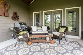 2 types of patio area rugs materials