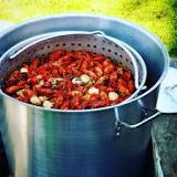 How big of a pot do you need for crawfish boil?