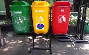 Sampah anorganik susah diurai sehingga pemanfaatannya dilakukan dengan mengubahnya menjadi benda lain. Inilah Harga Jual Tong Sampah Fiber Jakarta Kolom Opini