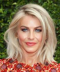 Julianne hough doesn't exactly look like herself anymore after debuting a gorgeous new hair color on instagram on wednesday, february 14. Julianne Hough Light Blonde Hair Champagne Blonde Hair Hair Styles Medium Hair Styles