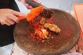 Bkin ayam geprek.to put it simply, ayam geprek is a crispy chicken that's put on a mortar and crushed together with sambal. Resep Ayam Geprek Sambal Bawang Crispy Dan Pedas Mantap Halaman All Kompas Com