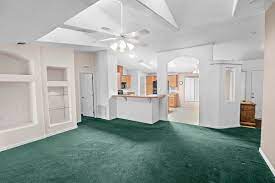 what wall color goes with green carpet