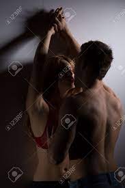 情熱的な恋人のセックスする前にキスの画像の写真素材・画像素材 Image 40801724