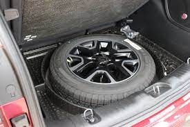 Estepe com pneu igual aos demais pode virar obrigação