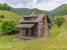 log cabin in smoky mountains
