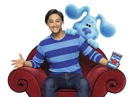 Each day, blue leaves paw prints on three objects around her house to communicate what activity she wants to do. Nickelodeon Celebrates Blue S Clues Anniversary With Movie