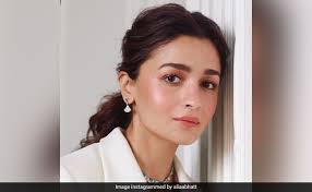 alia bhatt s soft rosy makeup