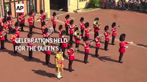 Military band, gun salute for Queen ...