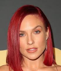Brian austin green and sharna burgess have confirmed their relationship by packing on the pda during their holiday vacation in hawaii! Sharna Burgess Bio Net Worth Boyfriend Married Husband Relationships Age Family Nationality Career Parents Partner Height Facts Wiki Gossip Gist