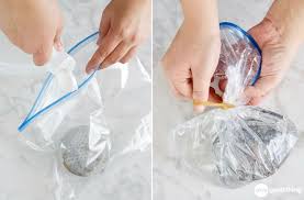 cleaning with baking soda and vinegar