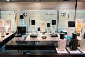 chanel opens first cosmetic boutique in