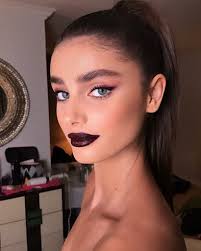 dark lipstick instantly wearable