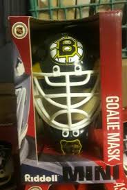 The nonprofit esplanade association installed a giant bruins helmet atop the statue of the beloved organizers say the helmet is 17 feet in circumference. Boston Bruins Riddell Mini Hockey Goalie Mask Helmet For Sale Online Ebay