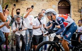 Egan bernal showed the first signs of cracking on stage 17 of the giro d'italia 2021 as he lost around a minute to simon yates and joão almeida, with dan martin taking the stage win from the. Giro D Italia Vincenzo Nibali Joao Almeida And Mikel Landa Share Pink Jersey Ambitions Velonews Com
