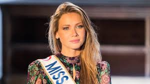 The beauty peasant was held on 19 december 2020 at puy du fou in les epesses, pays de la loire. Amandine Petit Sexy Miss France 2021 Ose Un Decollete Jusqu Au Nombril Femme Actuelle Le Mag