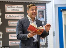This list features all of his books. Thieves Steal Large Box Of Letters Sent To David Walliams By Young Fans Of His Children S Books Daily Mail Online