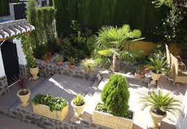 Jardines mediterráneos soleados brillantes y cómodos. Plantas Para Jardin Mediterraneo