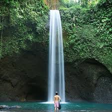 Gambar pemandangan air terjun adalah salah satu pemandangan yang menjadi daya tarik wisatawan. 7 Air Terjun Di Bali Ini Suguhkan Pemandangan Yang Mengagumkan Lho