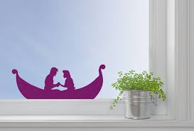 Rapunzel And Flynn In The Boat Light