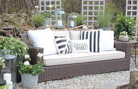 Farmhouse Style Outdoor Decorating