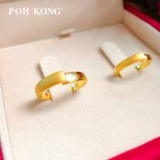 Design cincin yang elegance dan modern ini sangat sesuai dijadikan sebagai cincin tunang dan nikah selain harganya yang berpatutan. Love Collection 916 Gold Wedding Poh Kong Jewellers Facebook