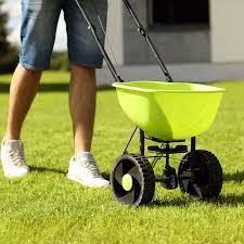 lawn spreaders use and maintenance