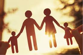 Hidup bersama keluarga yang harmonis jadi sebuah nikmat yang patut disyukuri. Peran Seorang Ayah Dan Seorang Ibu Dalam Keluarga Artikula Id