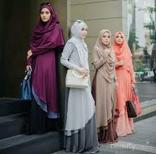 Saat momen lebaran, baju muslim syar'i ini bisa dipilih untuk menemani momen kasual. Inspirasi Model Gamis Muslimah Syar I Polos Yang Cocok Dan Modern Untuk Dipakai Kondangan