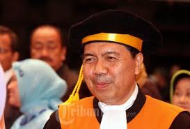 Hakim Agung yang baru Dr H M Syarifuddin SH, MH dilantik Ketua Mahkamah Agung, di Ruang Kusumah Atmadja, Mahkamah Agung, Jakarta, Senin (11/3/2013). - 20130311_Hakim_Agung_M_Syarifuddin_8696