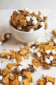 easy s mores snack mix beeyondcereal