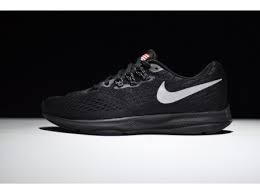 10 mm engineered mesh upper offers a breathable and flexible wear. Nike Zoom Winflo 4 Nike Zoom Winflo Laufschuh