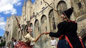 Le Festival d'Avignon, une plaque tournante du théâtre