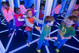 a mirror maze museum of science