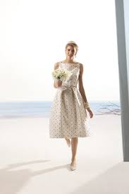 Dai un'occhiata alla nostra straordinaria selezione di abiti da sposa alla moda. Abiti Da Sposa Over 50 4aeb94