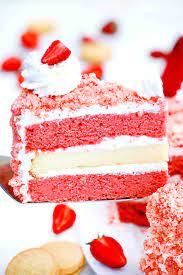 strawberry crunch cheesecake cake