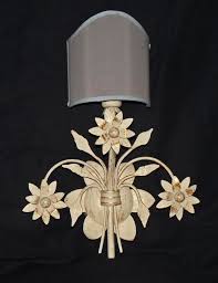Shabby Ivory Wall Lamp With 1 Fan Light
