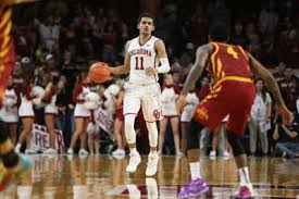 Point guard for the atlanta hawks trae young 1. Nba Draft 2018 Twitter Reacts To Trae Young S Shorts Suit Look At The Nba Draft Sports Oudaily Com