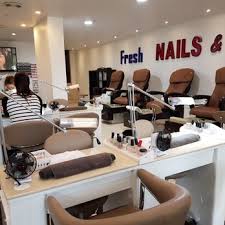 nail salons near albert park